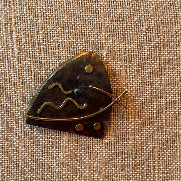 Art pin brooch - Picture 1 of 5